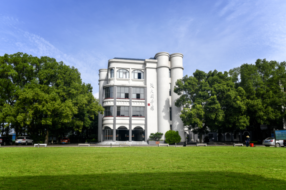 一张一寸近期证件照)报到地点:岳阳市第一中学第二教学楼一楼西教室