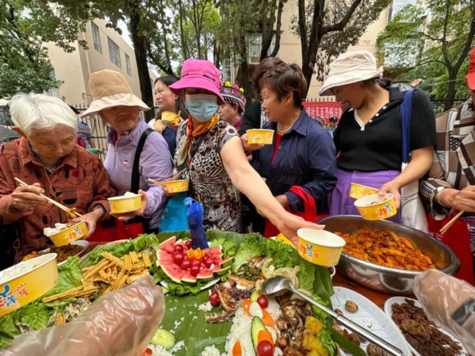 龙翔街道:端出"百家宴" 缔造温馨邻里情