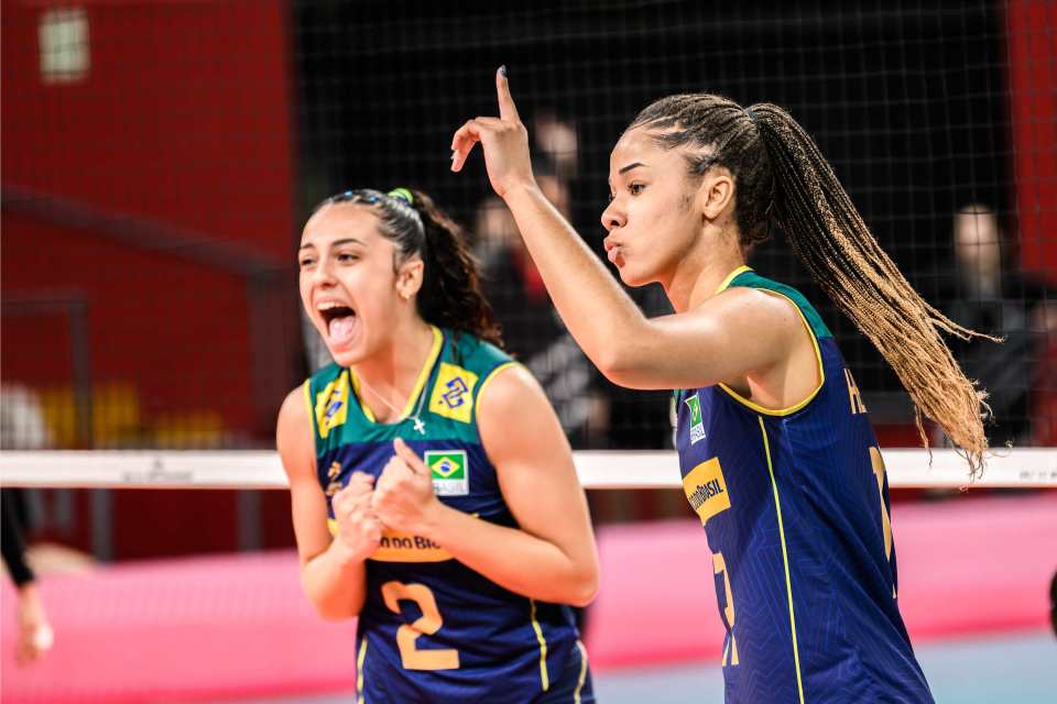 3-0!u17女排世锦赛决出八强:中国女排晋级,东道主涉险过关
