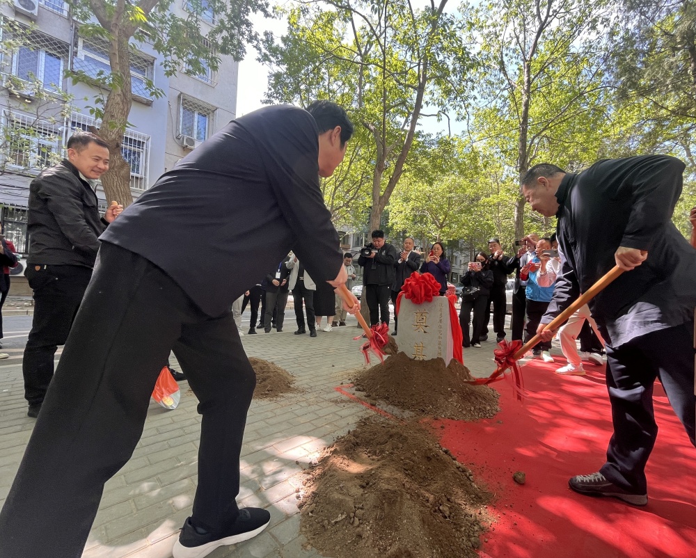 杜家坎44号院,是建于二十世纪90年代的军休大院,隶属于丰台区第十三军