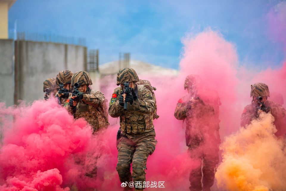 高清大图直击武警特战训练