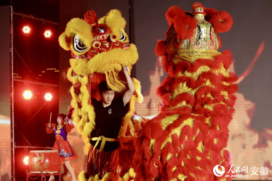 安徽无为:游园赏灯迎新春