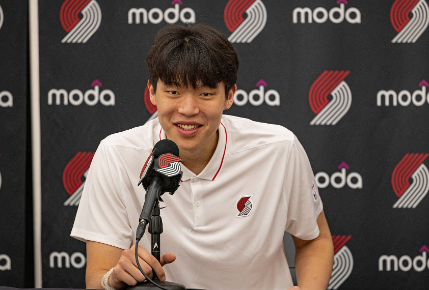 杨瀚森评NBA历史首发五人：詹眉约基奇东契奇欧文 因年龄小全选现役_1
