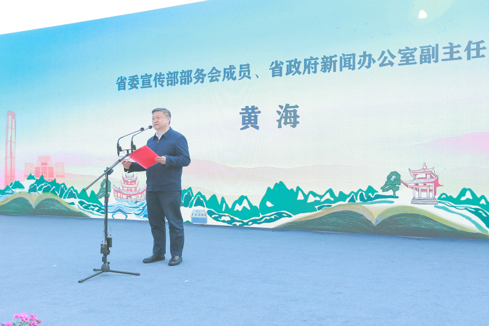 湖南出版投资控股集团有限公司党委委员,副总经理,中南出版传媒集团