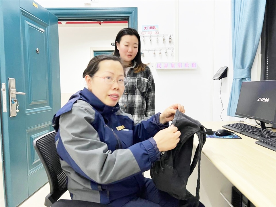 武大宿管阿姨变身裁缝妈妈