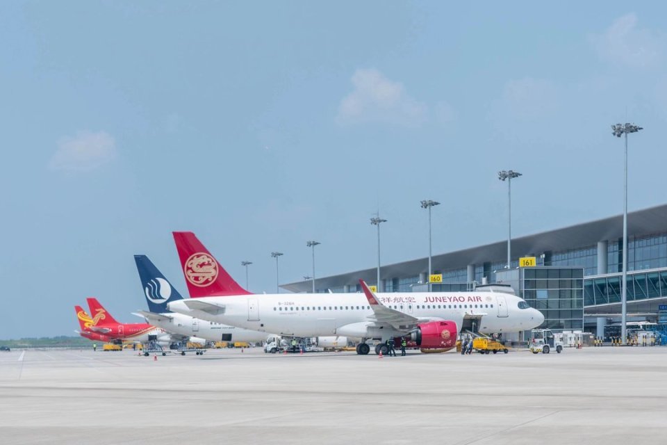 下一步,青岛机场将不断完善"干支通,全网联"航线网络架构,在快线缴梃