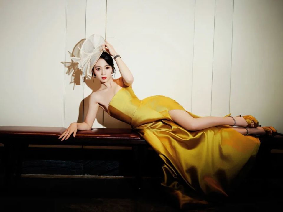 邢菲|亮相2024上海浪琴环球马术冠军赛,演绎迷你黛绰维纳系列腕表