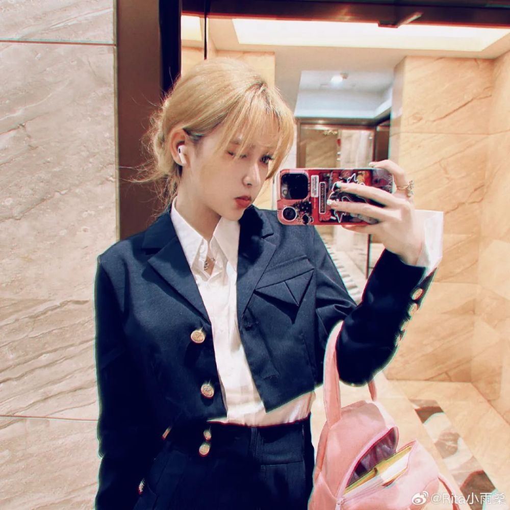 lpl老婆rita个性小西装想和你在梦里见