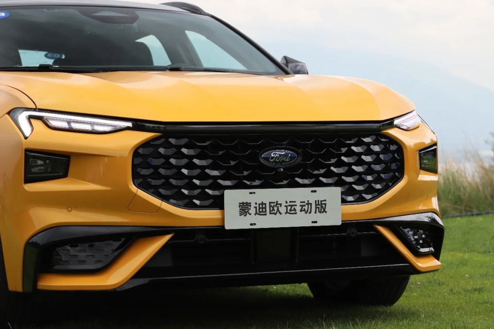 搭载全新2.0t混动总成,长安福特蒙迪欧运动版实车图发布