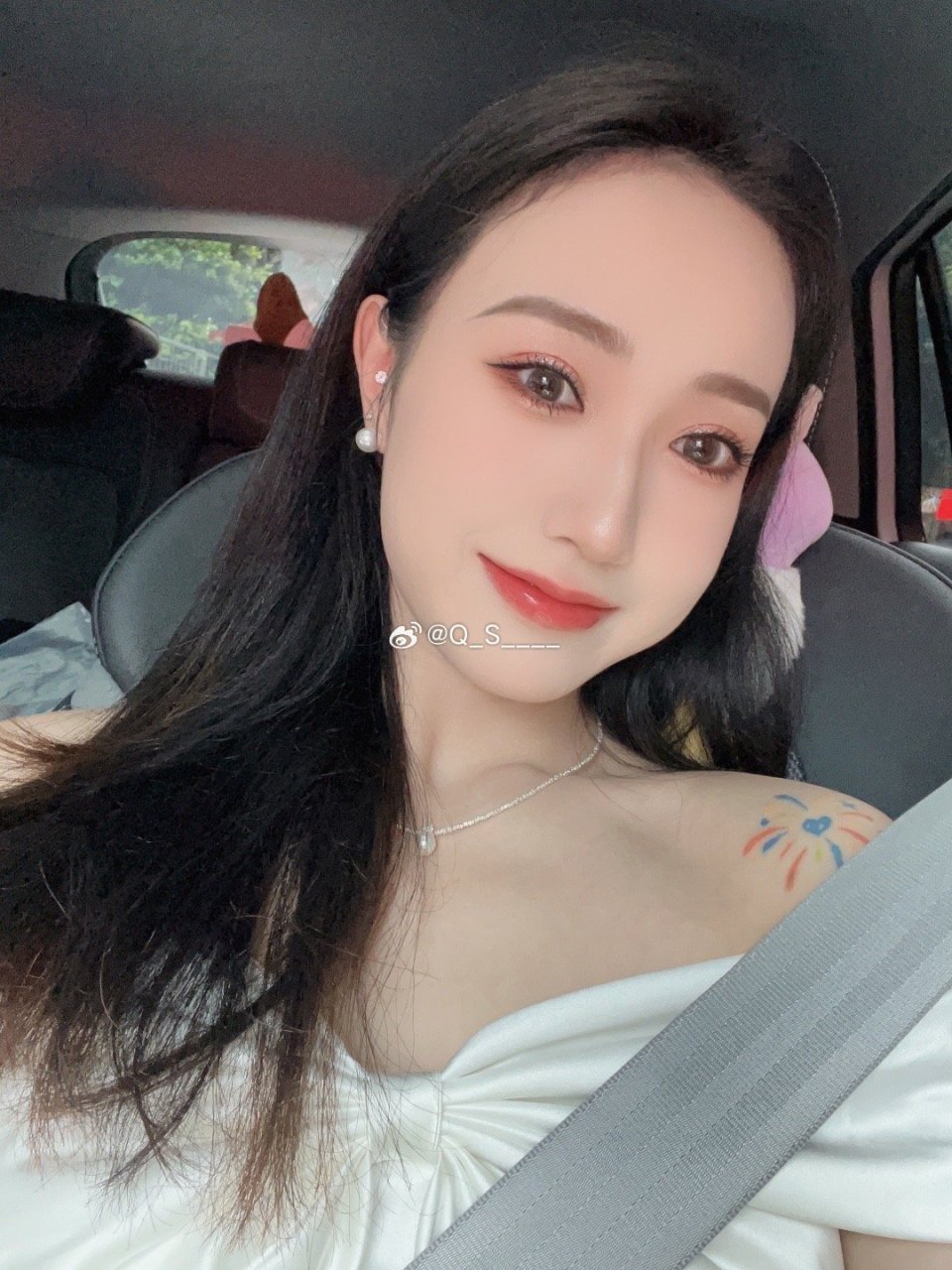 现年31岁的黄秋爽,小时候被舞蹈班的老师建议改练体操,从此走上了专业