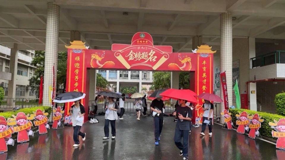 2026年高考圆满落幕：少年落笔生花 奔赴星辰大海_腾讯新闻