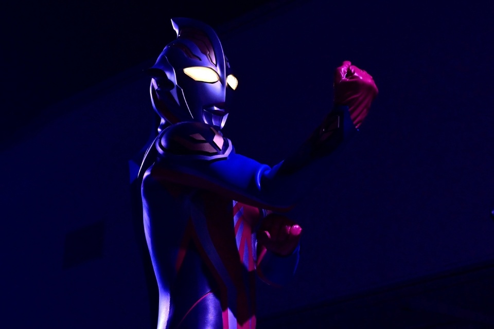 盖亚奥特曼ssv形态舞台剧写真后背造型突出一个花里胡哨