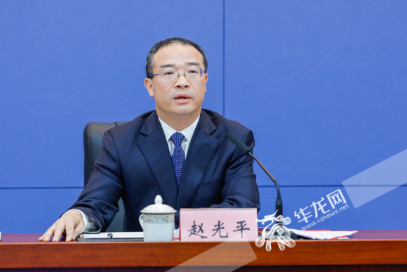 赵光平回答记者提问.