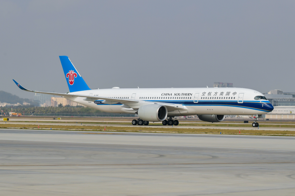 目前该航线为每周两班,由"墨镜侠"空客a350宽体机执飞.