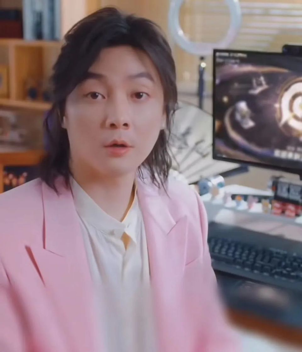 男主播换平台直播?一年1.8亿签约费?引发网友热议!-腾讯新闻