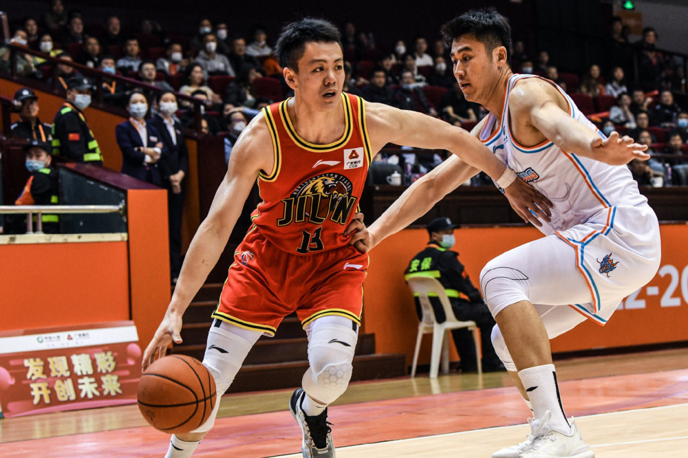 山东男篮主场战胜吉林赛后王晗点出进攻问题高俊超主动担责