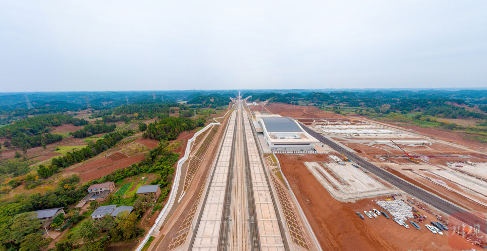 影像志振翅欲飞航拍成宜高铁资阳西站