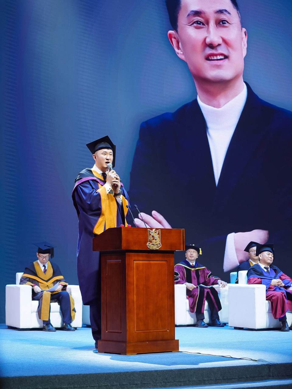 毕业典礼秒变“篮球课堂”！杜锋在汕大分享逆转传奇激励学子逐梦新征程