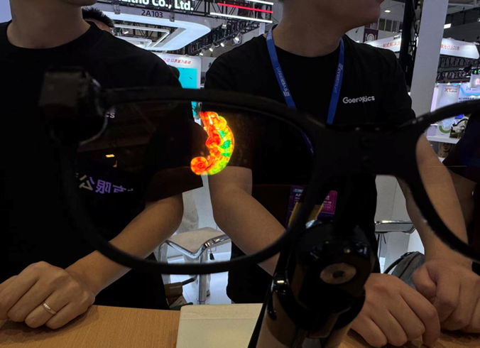 2025光博会直击：从AR碳化硅到VR Pancake，歌尔光学13款新品亮相_腾讯新闻