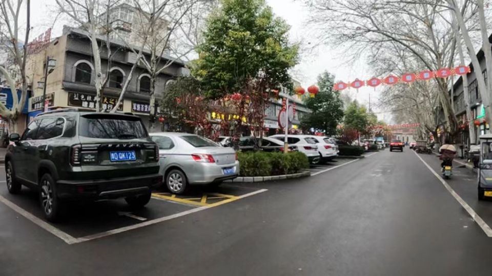 平顶山卫东区这些地方免费停车位增至6100个