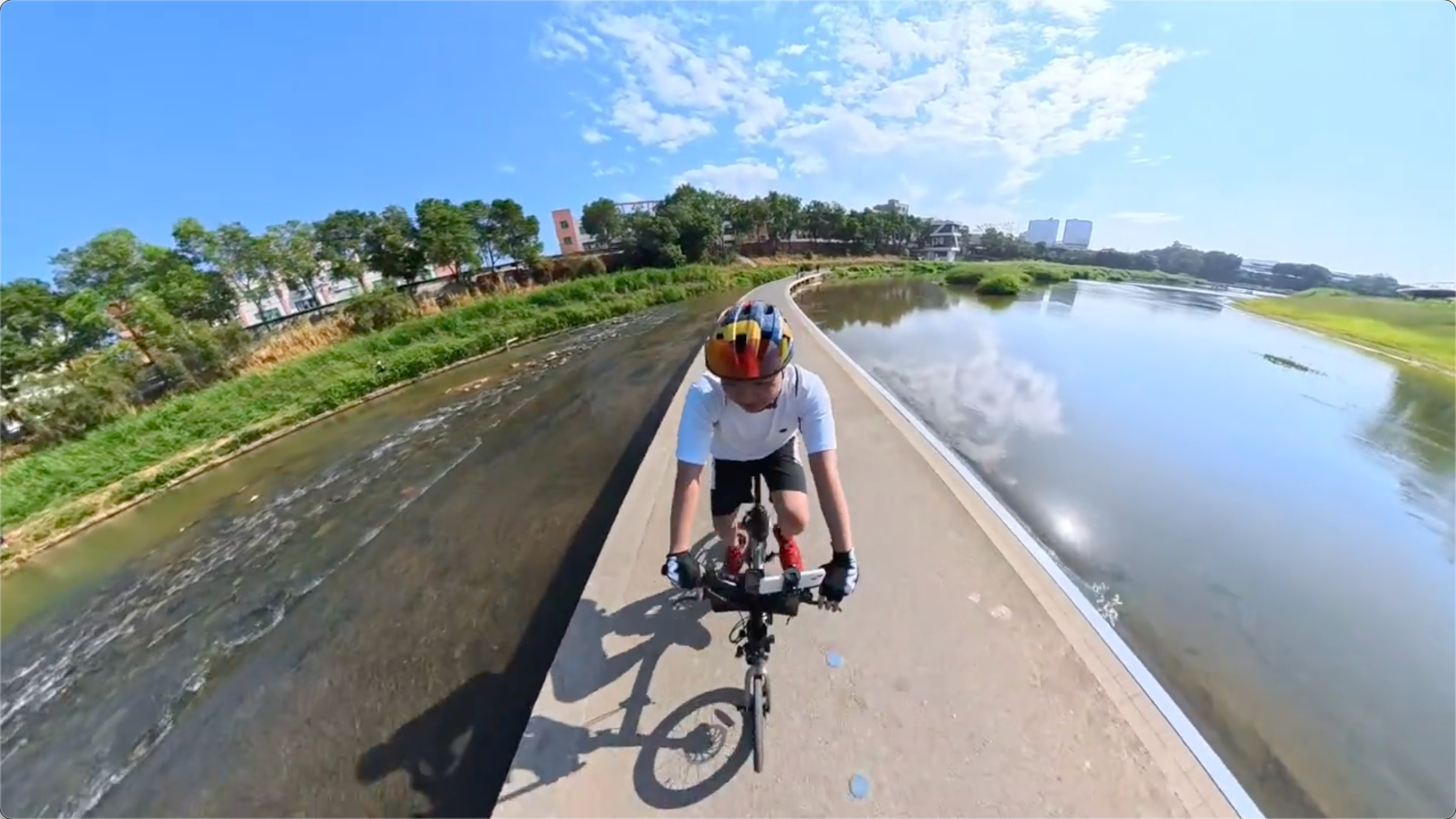 骑行实景：从都市到乡野的沉浸式骑行体验
