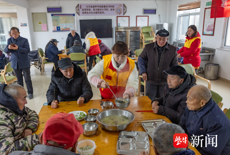 送羊湯到養老中心讓每個老人身上和心裡都暖暖的