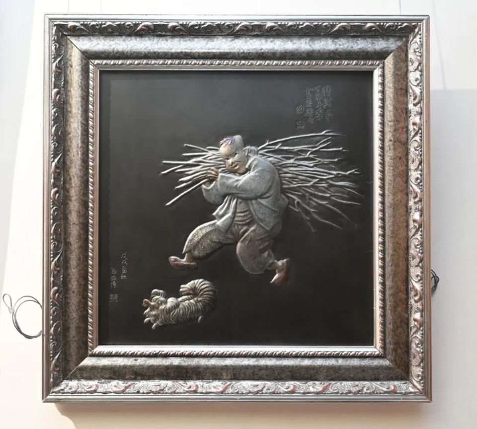 从捏泥人到工艺美术大师——郭海博和他的铁板浮雕艺术家工作室