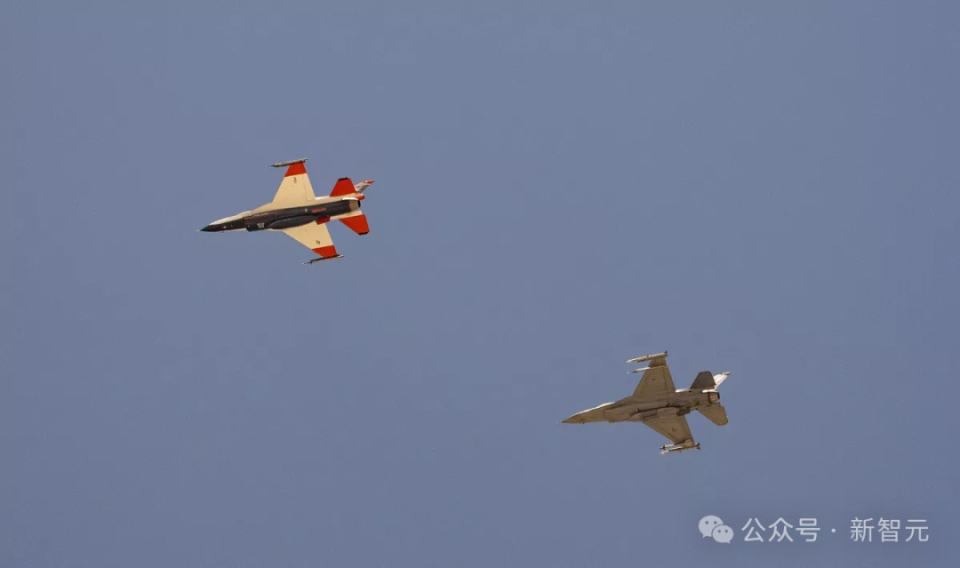 美国空军高调展示首个ai战斗机!