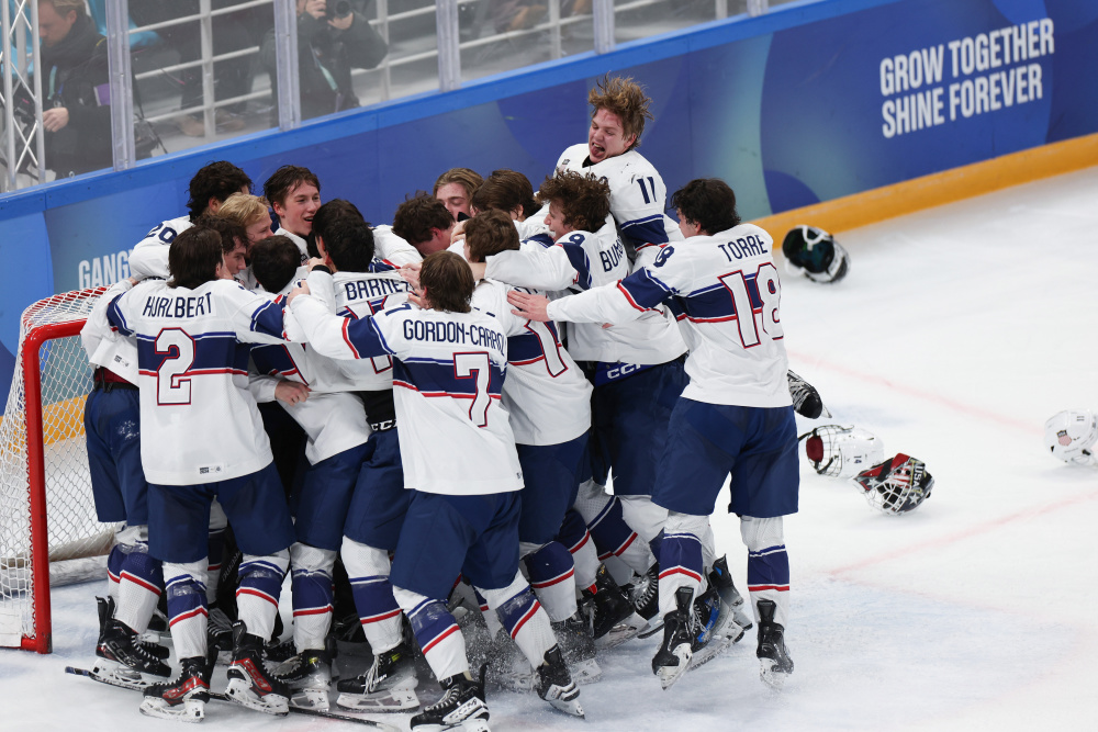 冰球美国男队夺冠