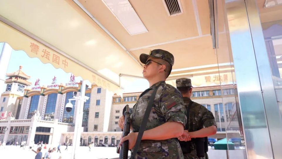 67万家灯火下的夏日图景,北京武警为您守护