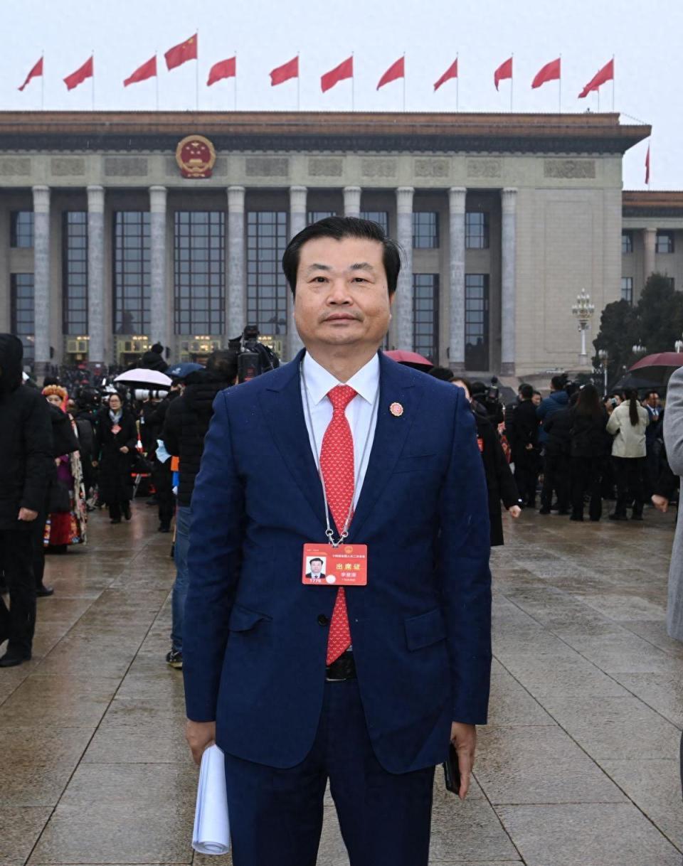 履职尽责95李楚源代表21年累计回收药品1800多吨