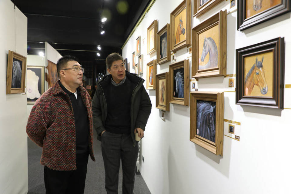 阿孜古丽毛皮画马艺术大展在北京亨申艺术中心隆重开幕