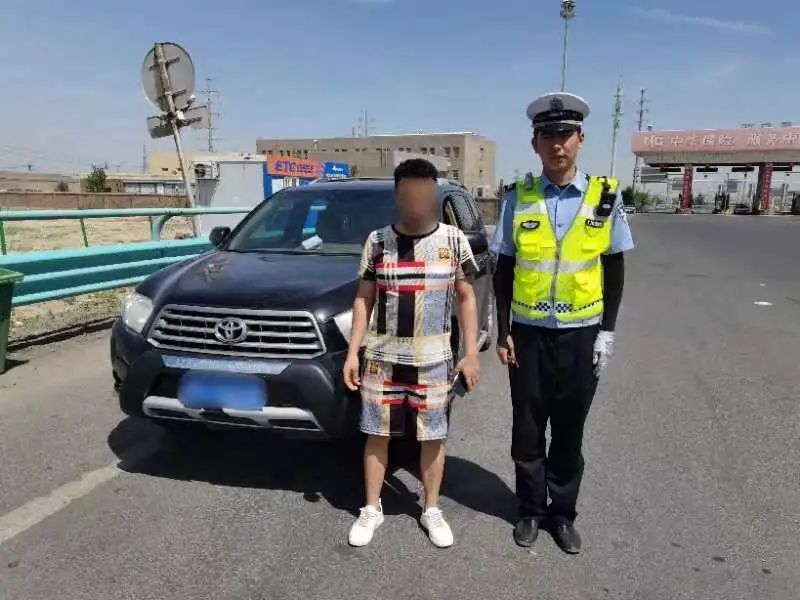 新疆高速交警通报2起无证驾驶案例
