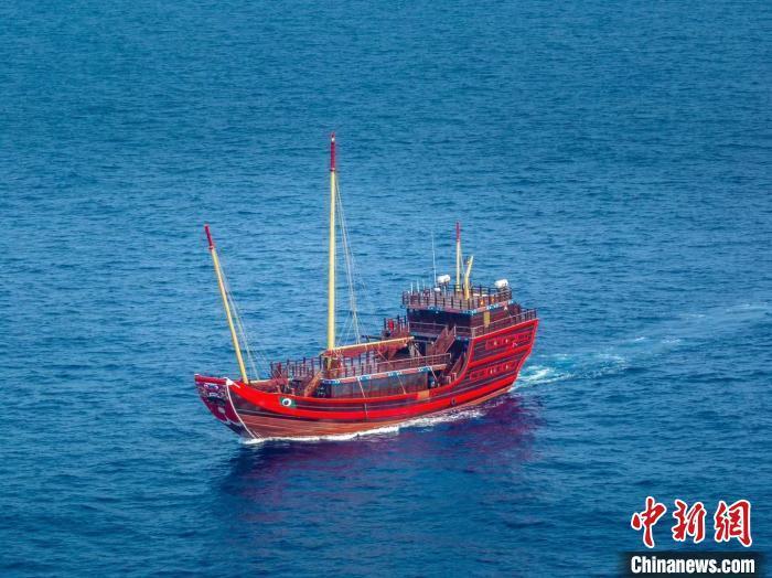 重走“海丝”路 世界最大仿古福船“福宁”号抵达新加坡_腾讯新闻