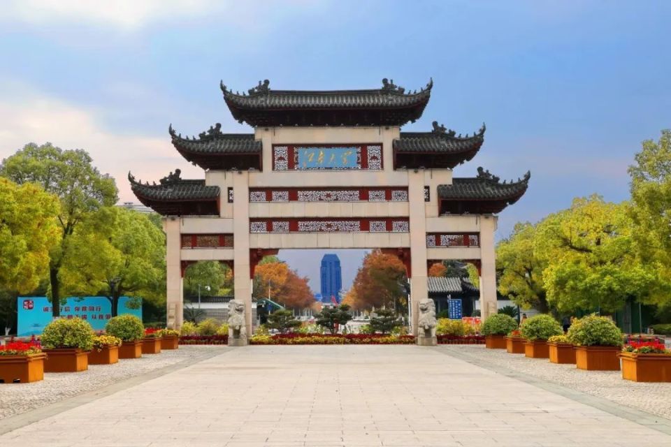 江南大学大门图片