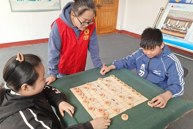 滕州市善南街道小屯村开展未成年人棋艺活动