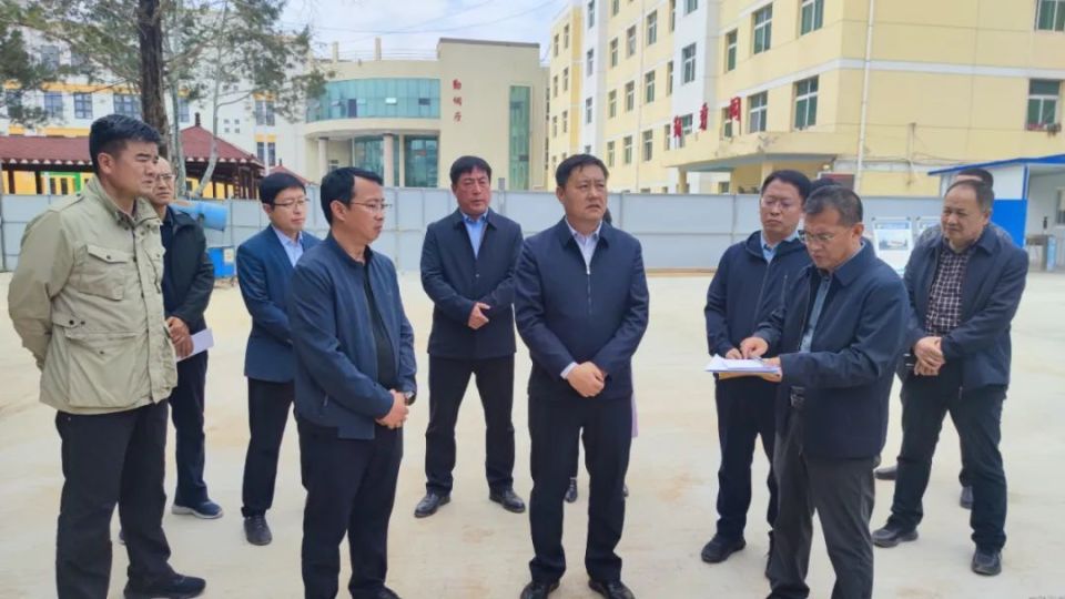 4月10日,洛川县委副书记,县长张晶调研全县重点项目建设工作,县委常委