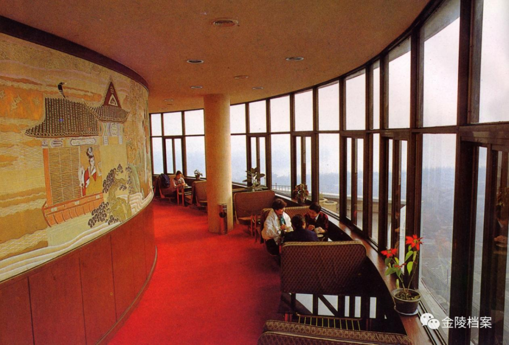 金陵饭店36楼的璇宫金陵饭店36楼的璇宫,是国内第一个高层旋转餐厅