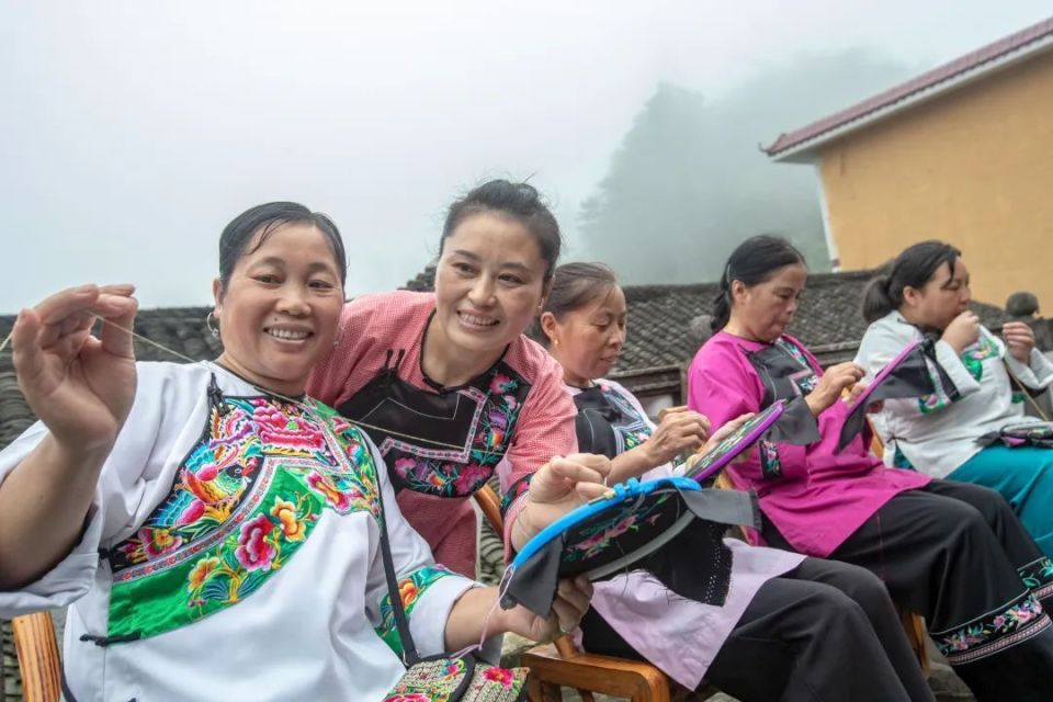 十年新起点,精准扶贫首倡地走好乡村振兴路-腾讯新闻