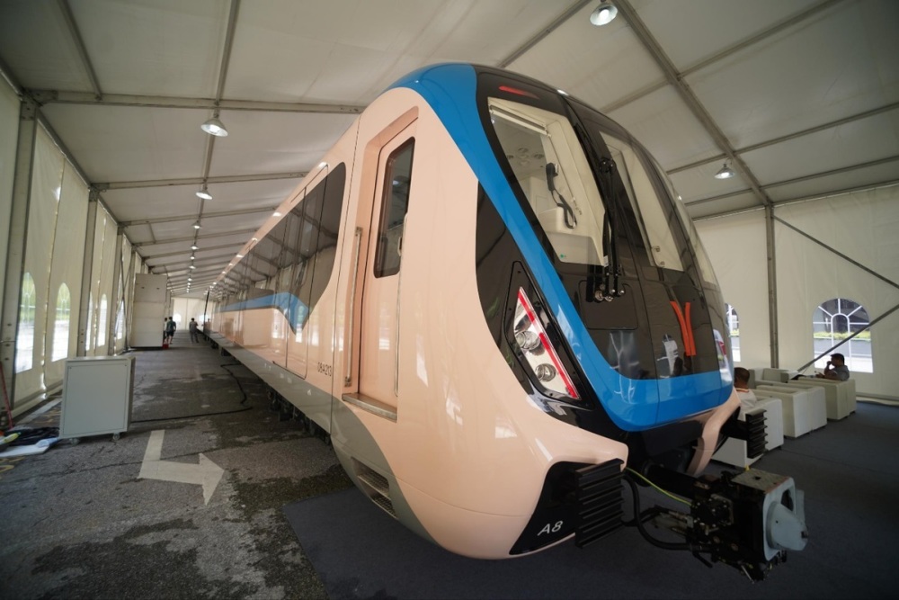 我国首列时速80公里a型中国标准地铁列车在广州亮相