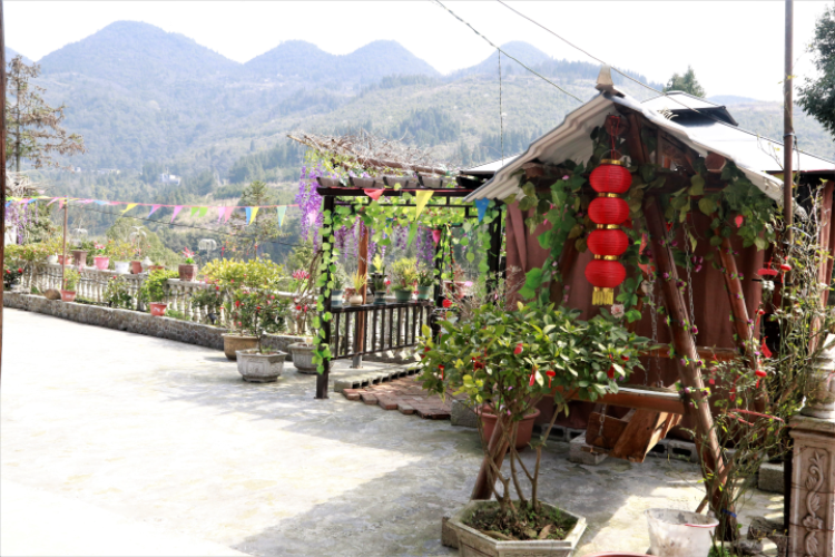 重庆酉阳县土院子变农家乐一房五改改出幸福新生活