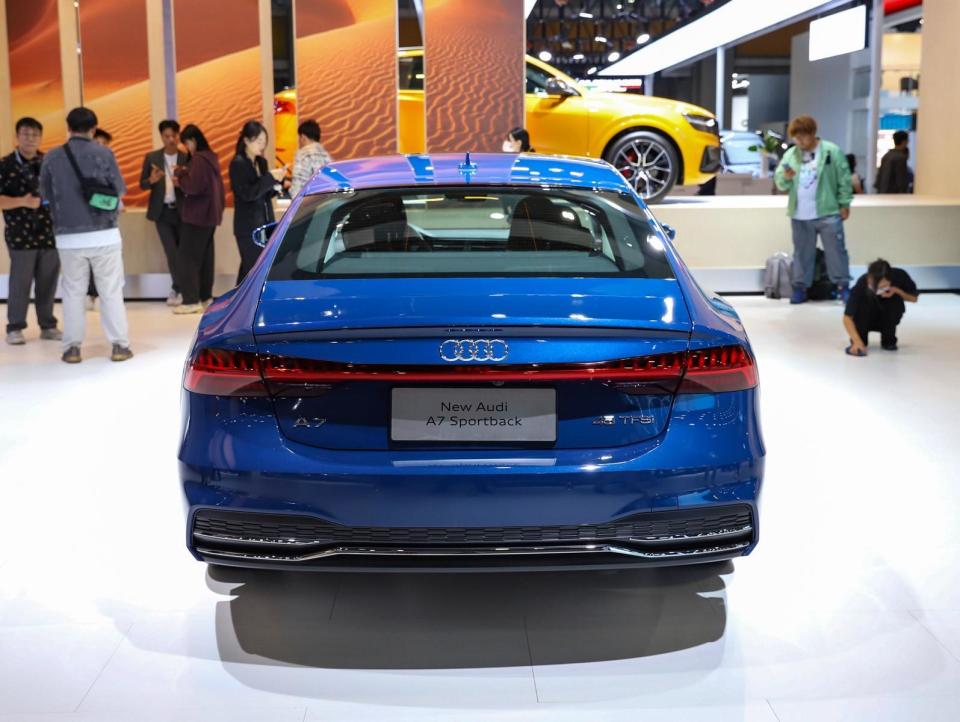 经典造型没有变化,2024款奥迪a7 sportback车展实拍图曝光-腾讯新闻