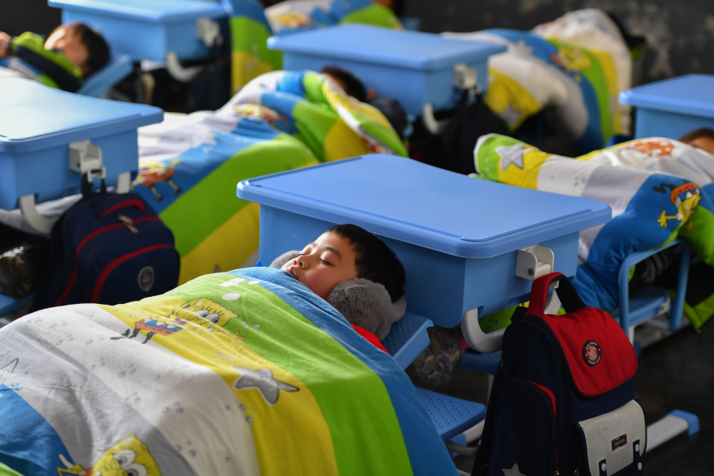 泽国 摄拼版照片:上图为2023年12月28日,在浏阳市龙伏镇黄桥完全小学