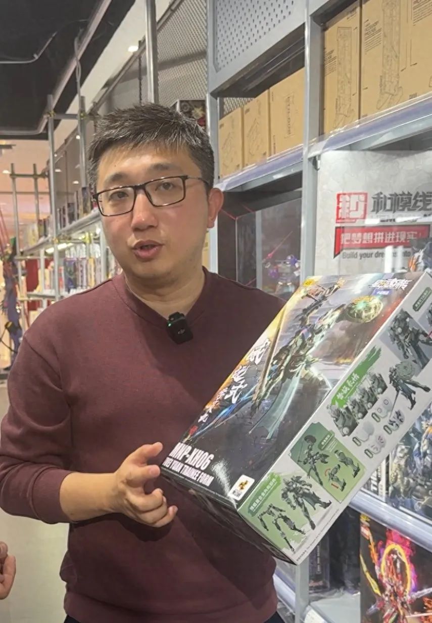 国产玩呦系列  首店开在我身边| “收藏玩具”不止是年轻人的热爱！在北京感受线下“把玩”模型的魅力-腾讯新闻