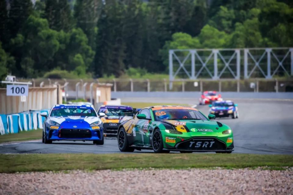 2024年4月13日星期六,由珠海国际赛车场主办的乐动时光·赛道英雄再度