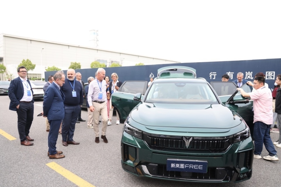 品牌,岚图自主掌控新能源汽车关键核心技术,已经登陆挪威,芬兰,丹麦等
