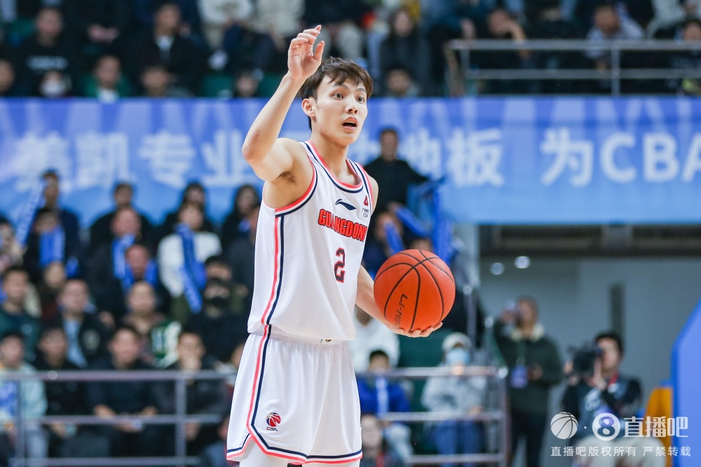 突然发力徐杰第三节独得16分三节打完拿到20分