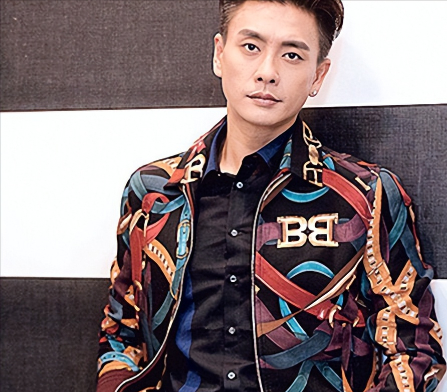 看了苗侨伟,再看黄宗泽,我发现越老越帅气的男人,都有3个特征