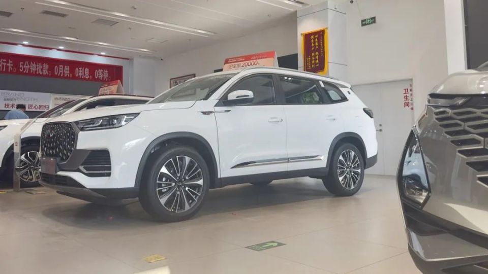 瑞虎8plus冠军版,采用了高强度一体化笼式车身打造,这种结构提供了