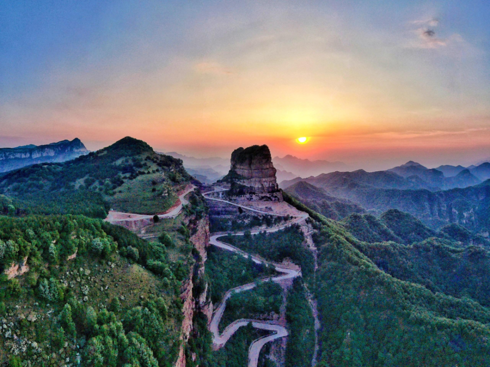 邢台西寨村盘山路图片